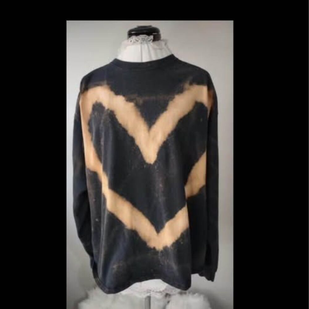 Tee XL Gildan Ultra “Aveda” heart bleached ❤️ Blouse 24”=pit-pit 28”=lengthC5947